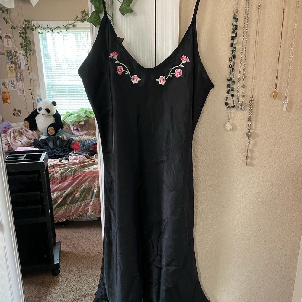 black silk dress  𖡼.𖤣𖥧
